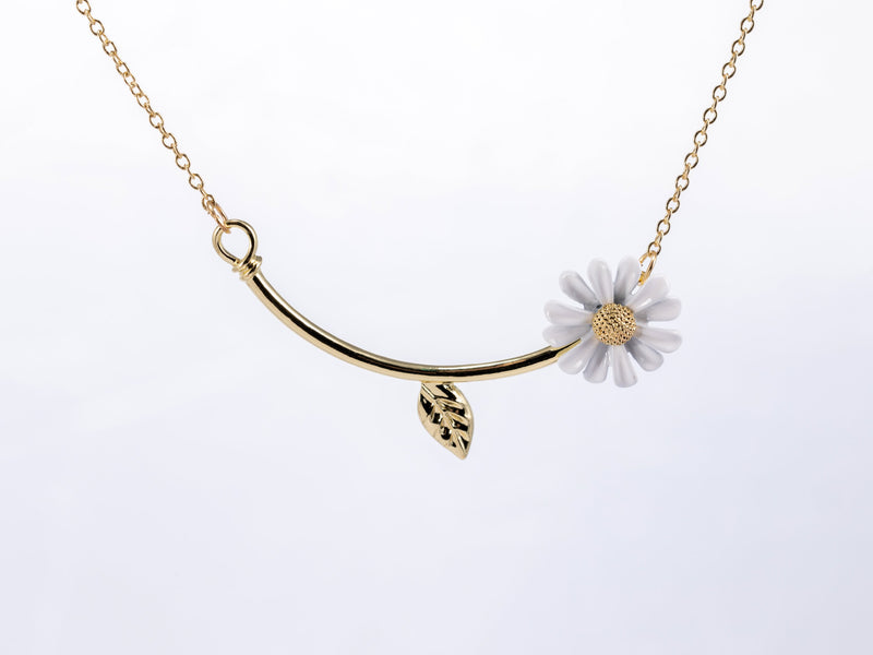 Daisy Necklace, in Gold, Flower Charm Jewelry, Statement Necklace with Daisy Flower, Birthday Gift for her, Ready to Ship Gift